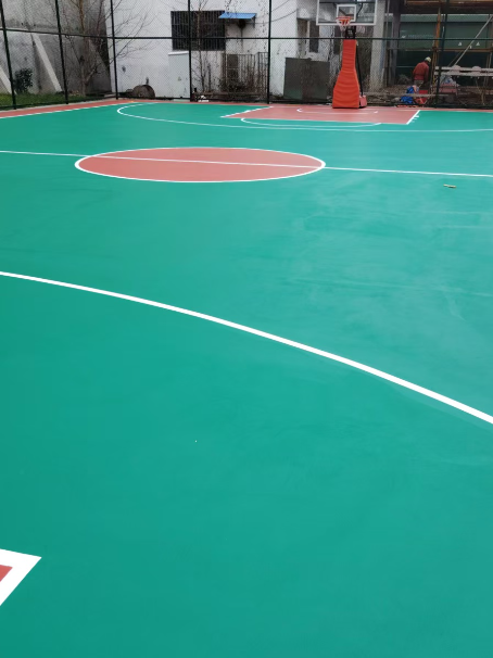 宜城 球场长期使用易出现地面开裂